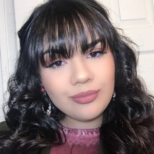 Meet your Posher, Daniela